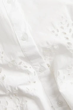 Kortermet skjorte med broderie anglaise