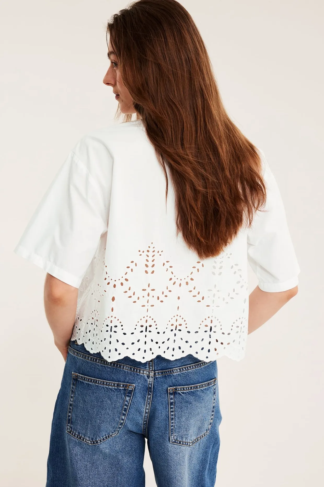 Kortermet skjorte med broderie anglaise