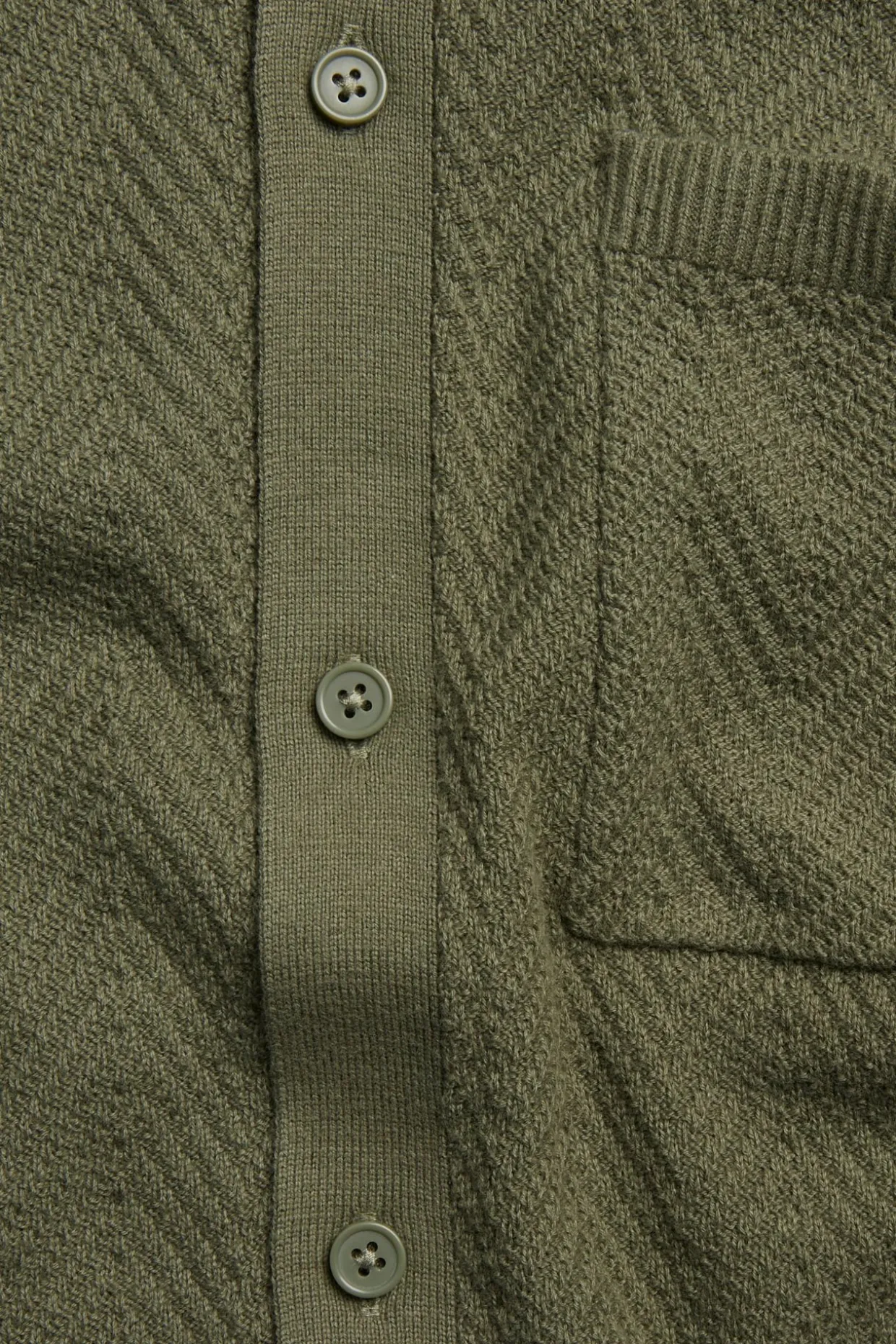 Kortermet strikkegenser