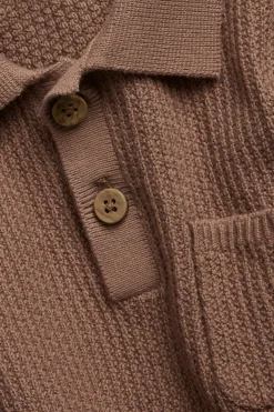 Kortermet strukturstrikket topp