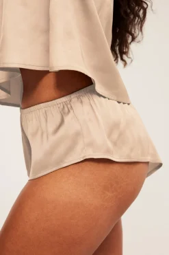 Korte shorts i sateng