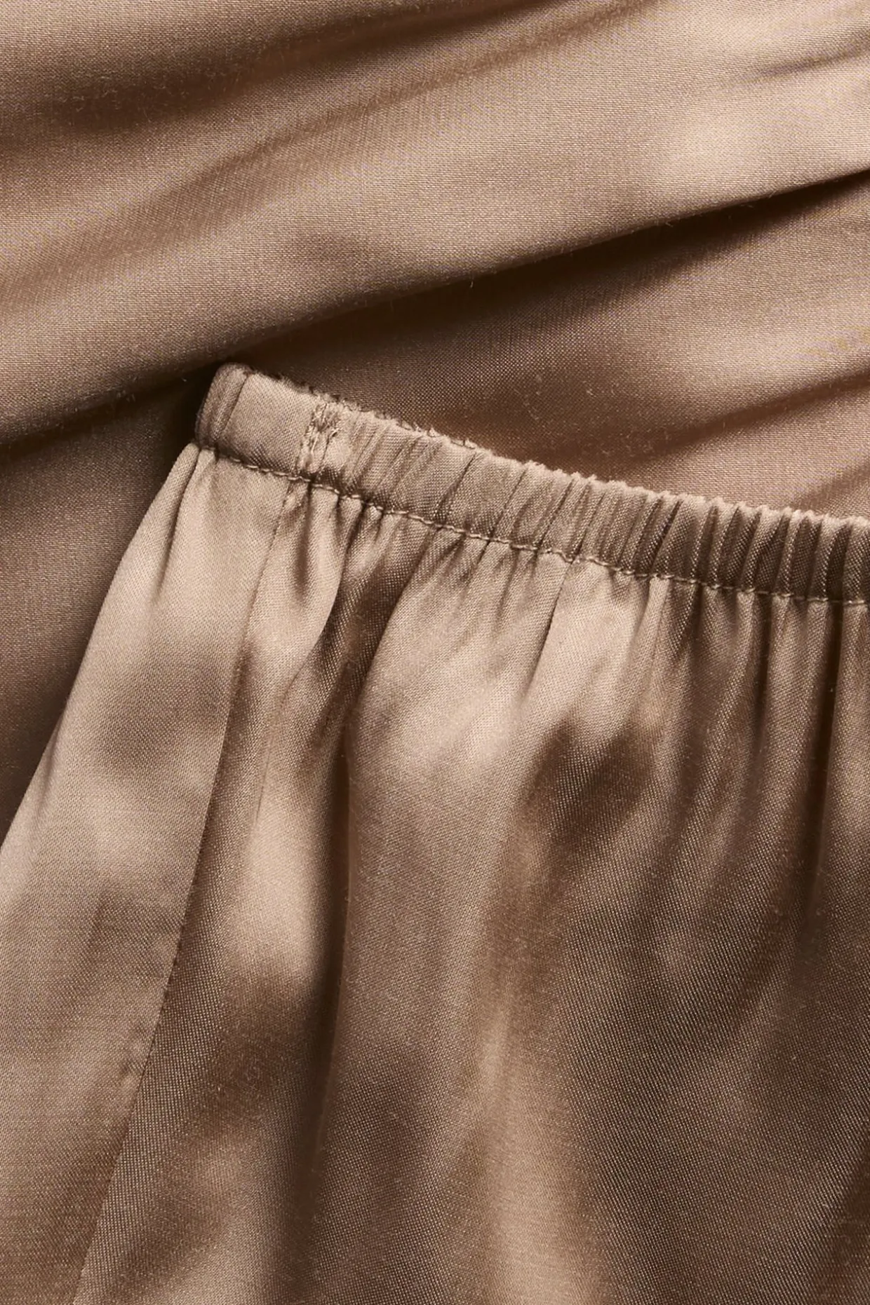 Korte shorts i sateng