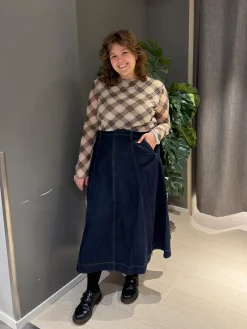 Langt jeansskjørt