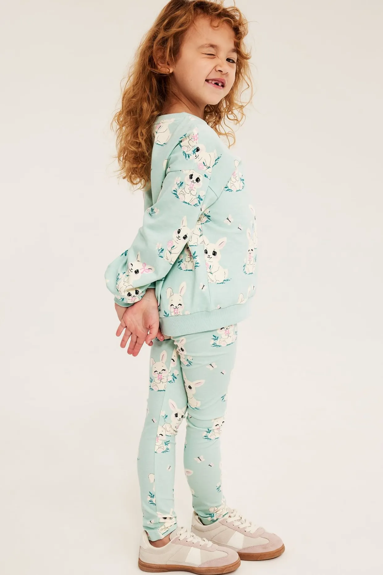 Leggings i bomullstrikot med kaniner