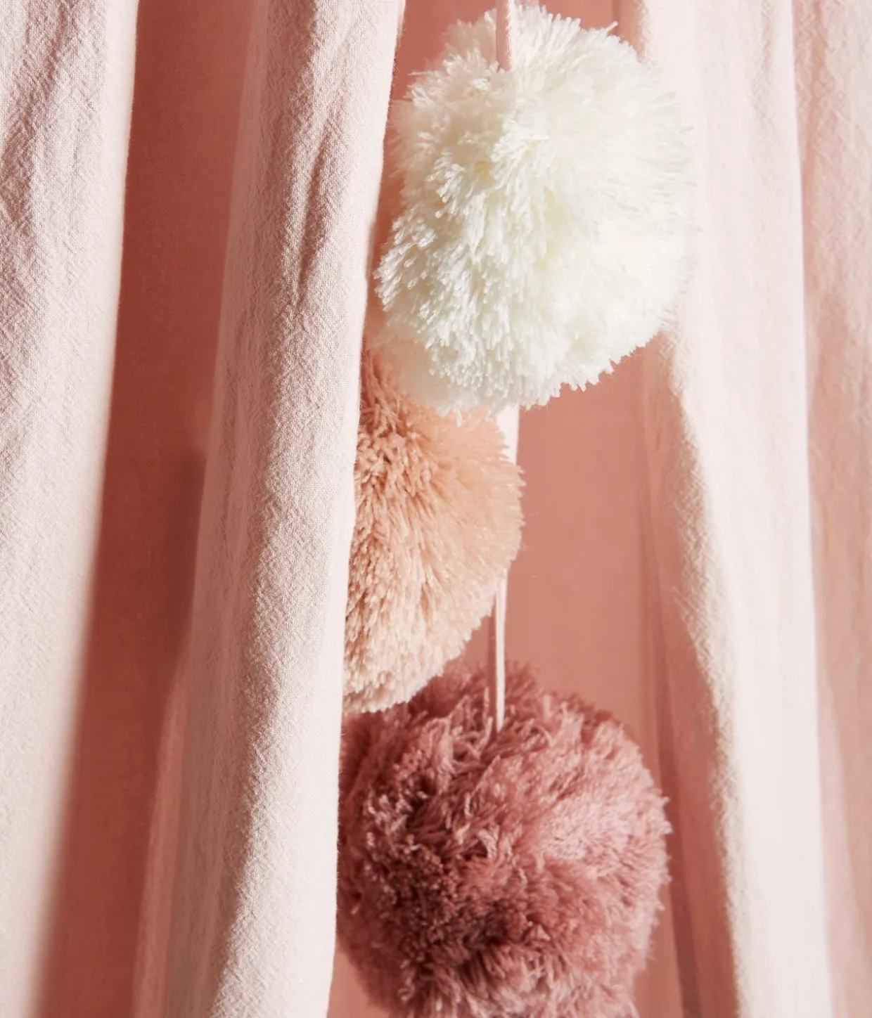 Lesetelt med pomponger | Rosa | Baby | Newbie