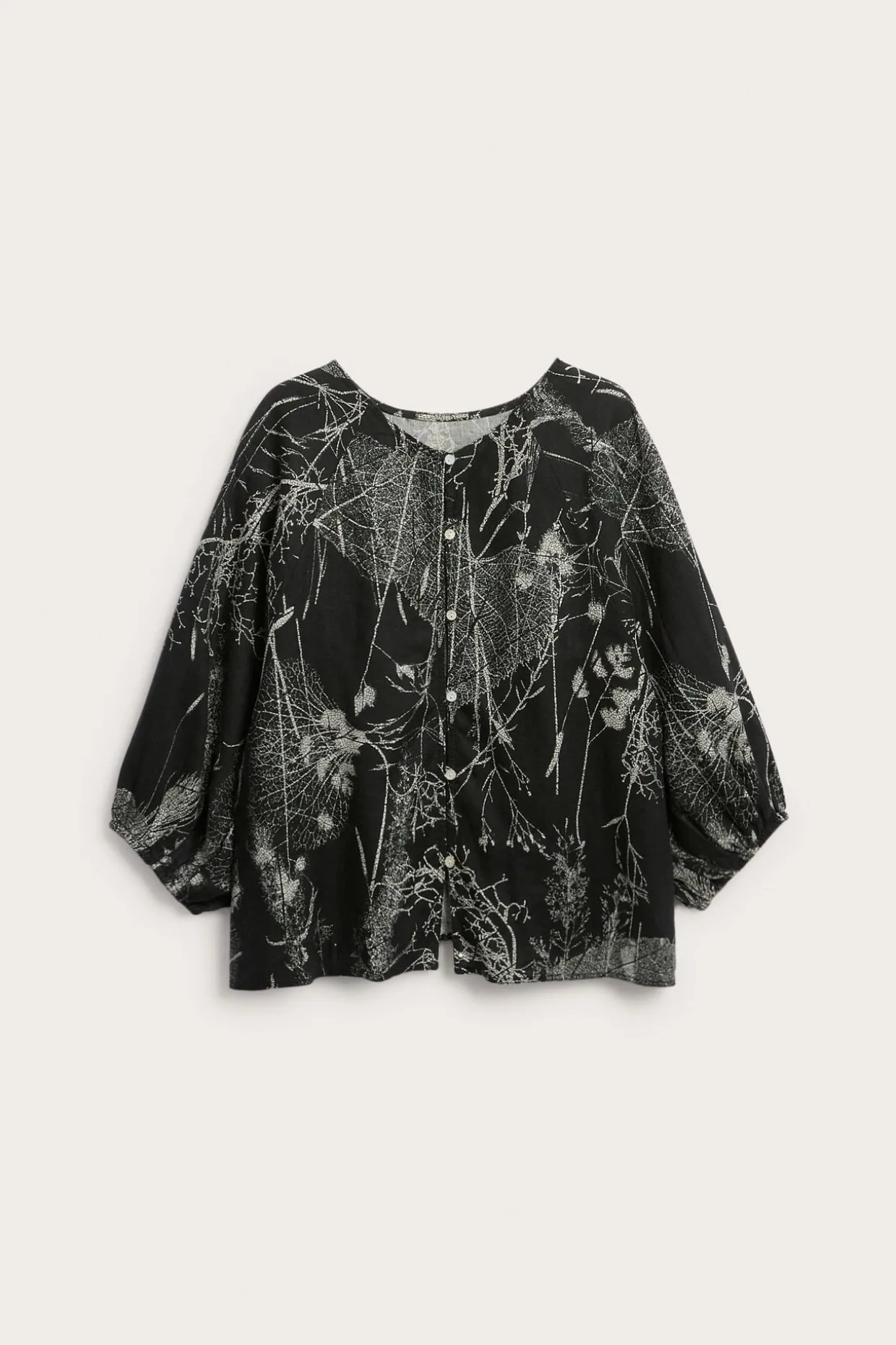 Linbluse med knappedetaljer