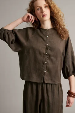 Linbluse med knappedetaljer
