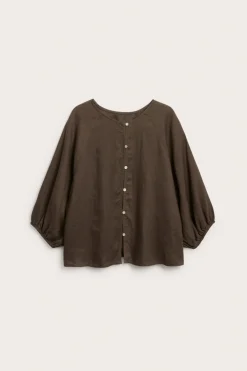 Linbluse med knappedetaljer