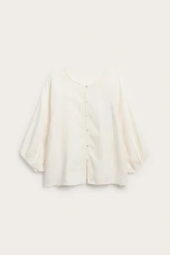 Linbluse med knappedetaljer
