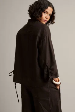 Linbluse med slipsdetalj