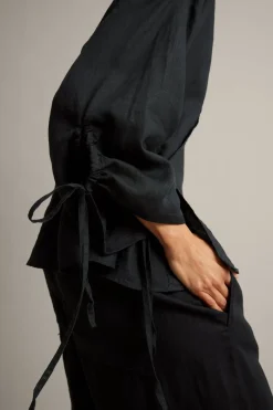 Linbluse med slipsdetalj