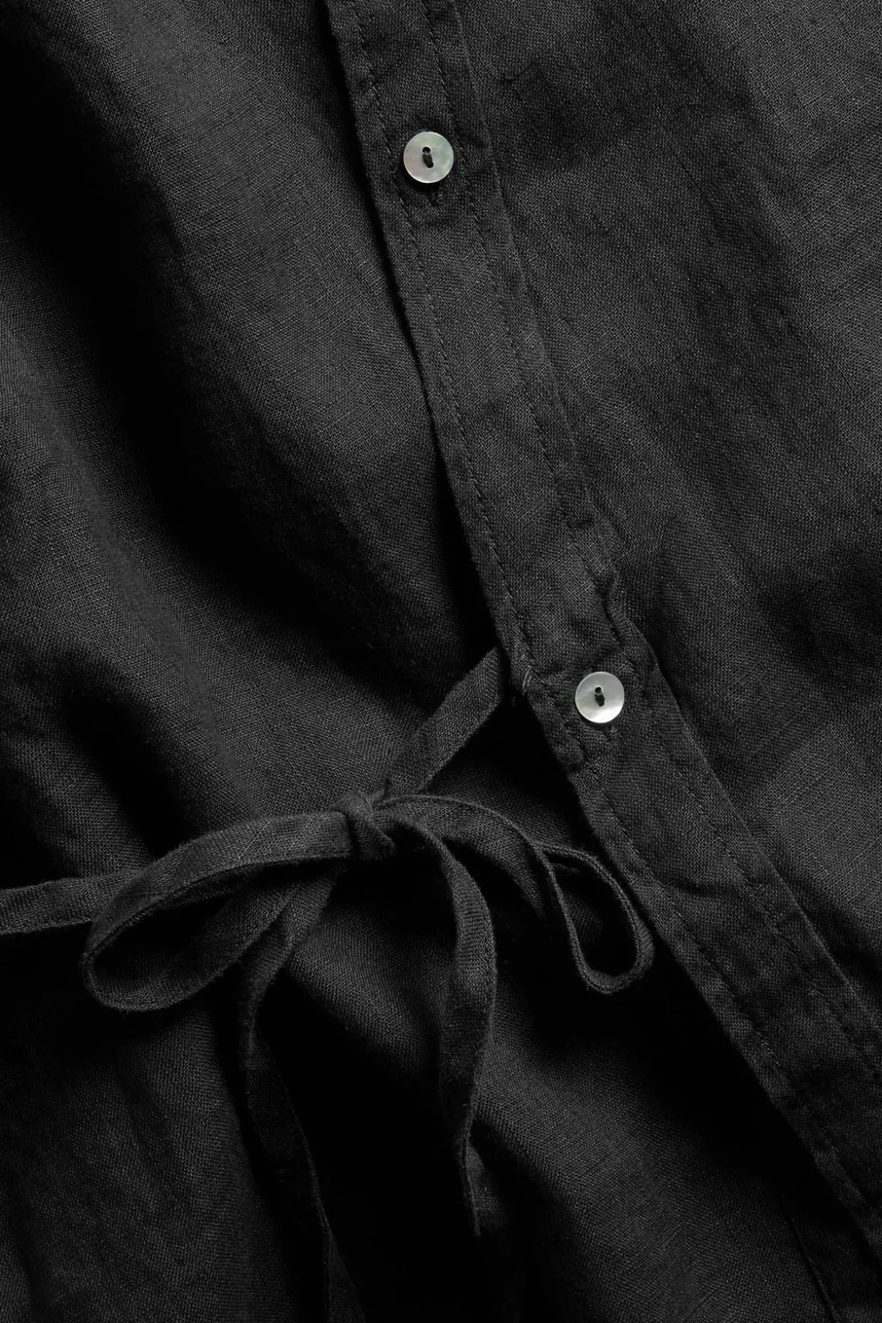 Linbluse med slipsdetalj