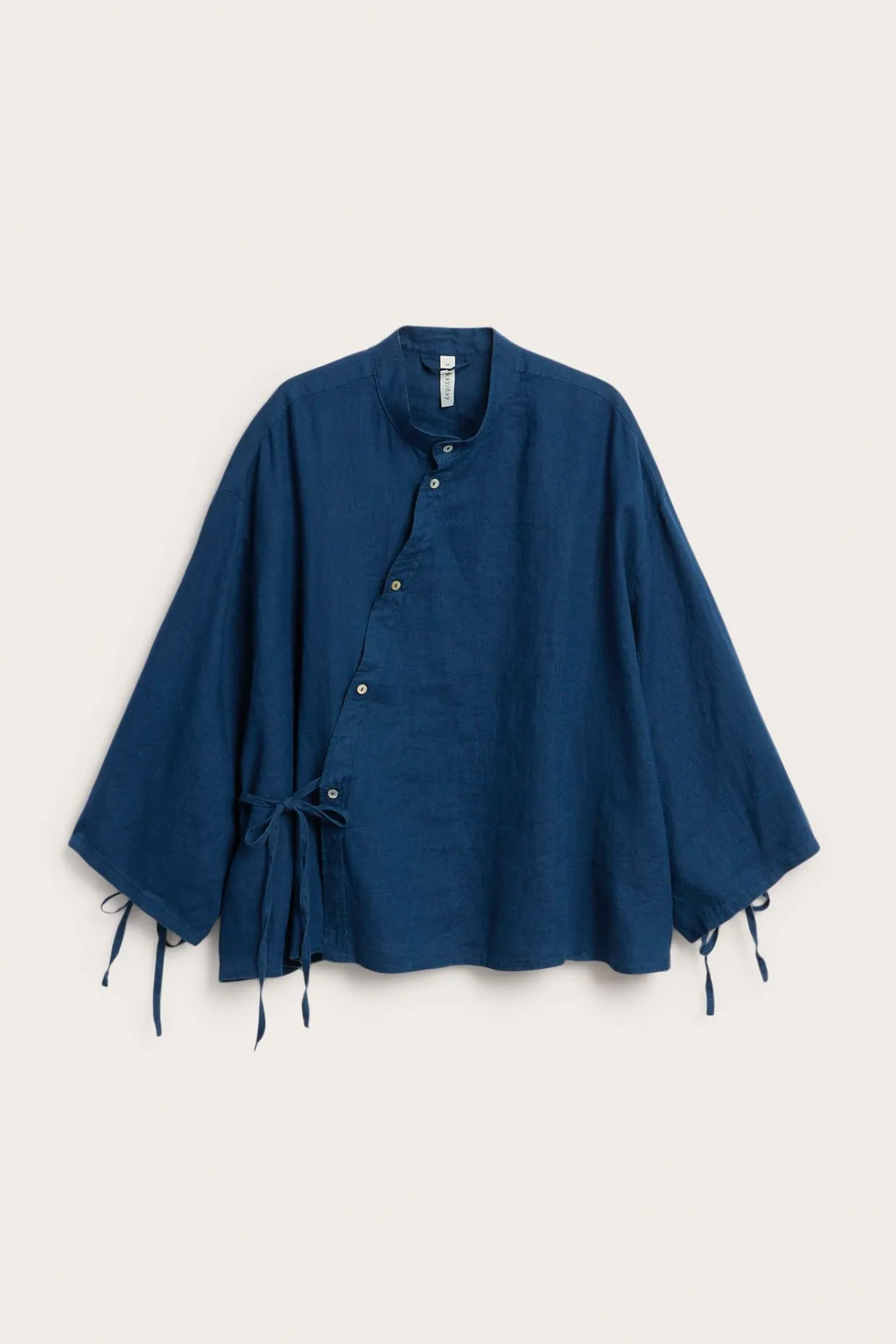 Linbluse med slipsdetalj