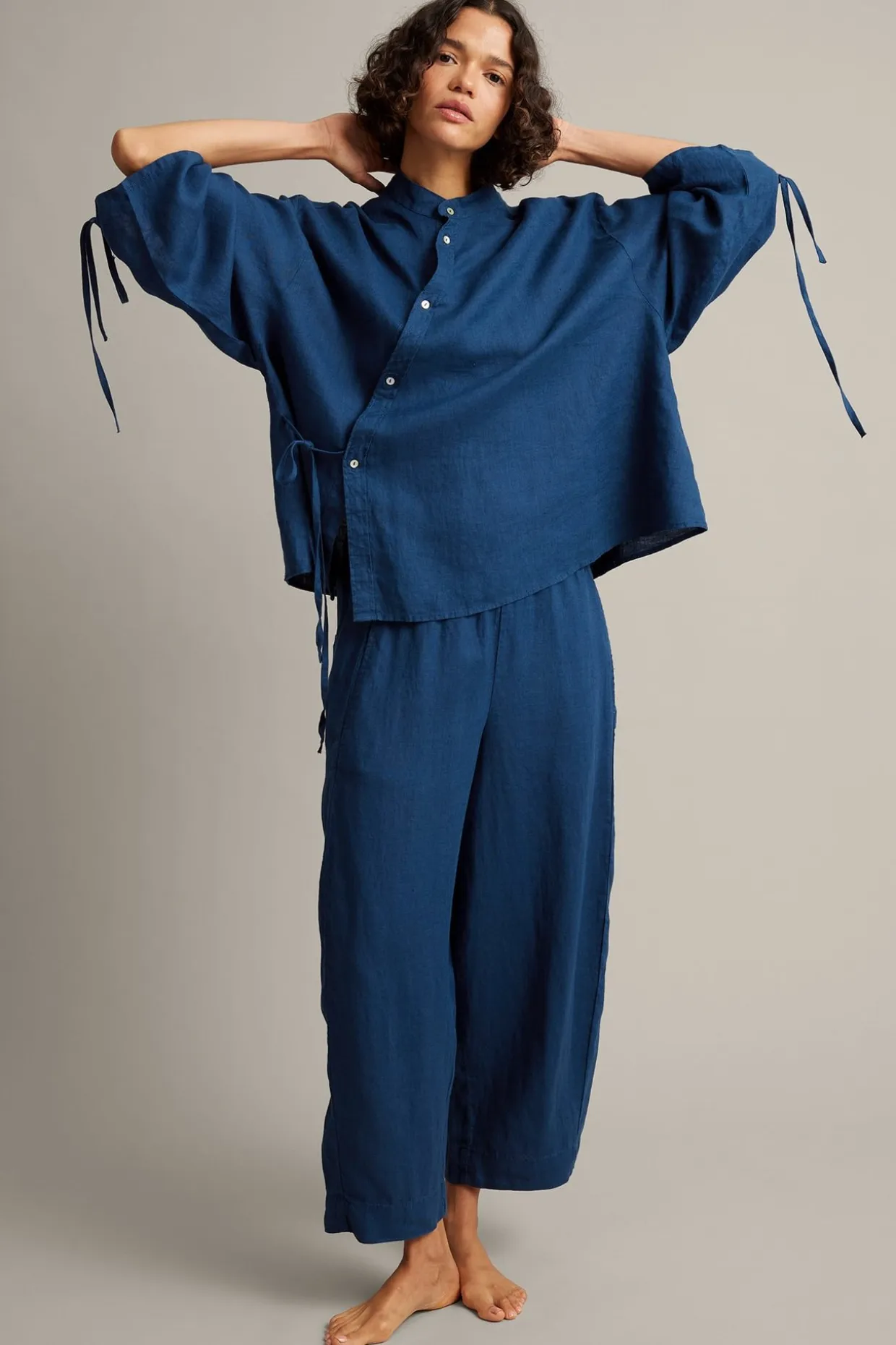 Linbluse med slipsdetalj