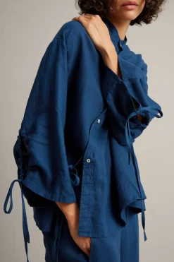 Linbluse med slipsdetalj