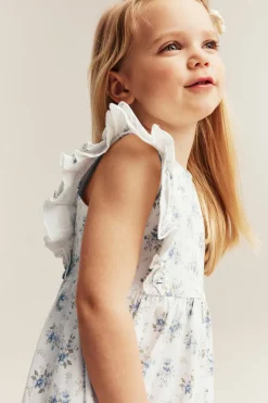 Liten blomstret kjole med volanger