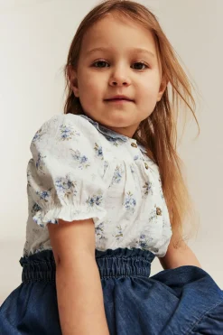 Liten blomstret kortermet bluse