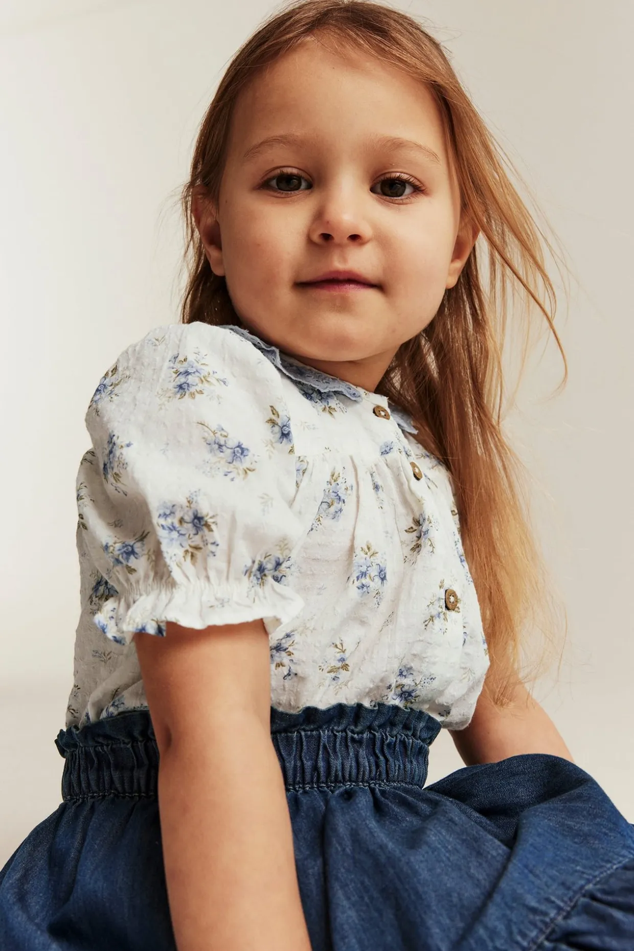 Liten blomstret kortermet bluse