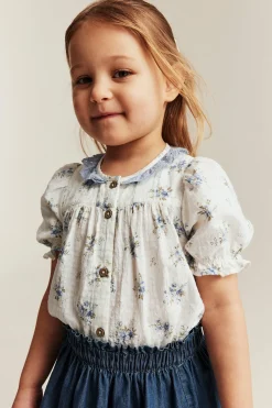 Liten blomstret kortermet bluse
