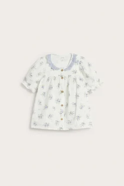 Liten blomstret kortermet bluse