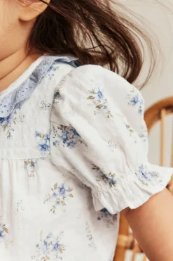 Liten blomstret kortermet body