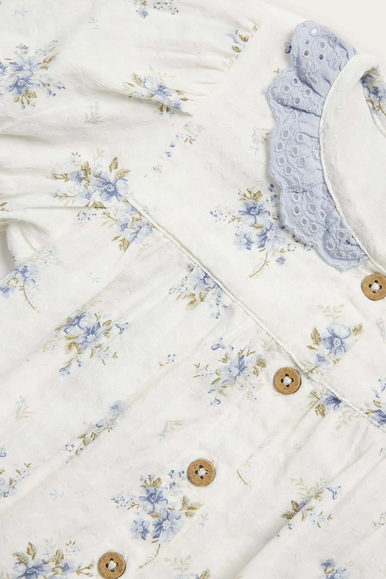 Liten blomstret kortermet body