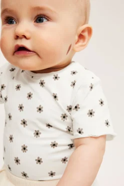 Liten blomstret kortermet body