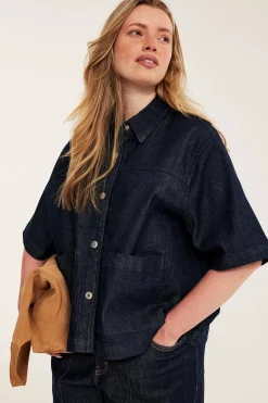 Løstsittende jeansskjorte med lommer