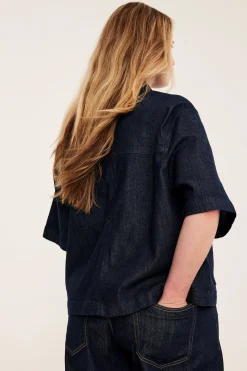 Løstsittende jeansskjorte med lommer