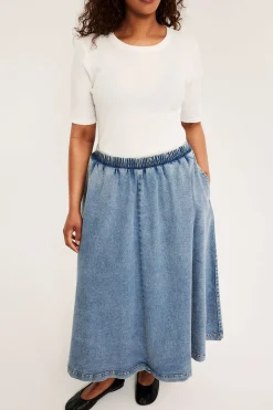 Middels langt jeansskjørt