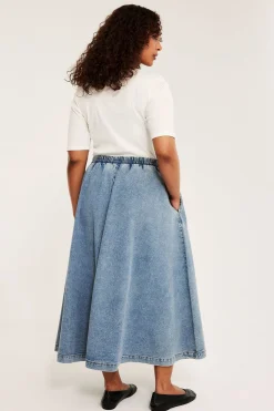 Middels langt jeansskjørt
