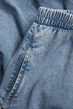 Middels langt jeansskjørt