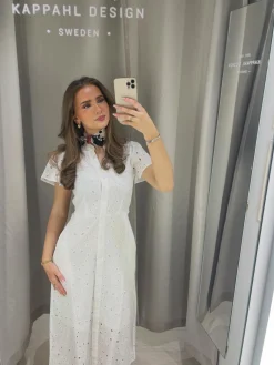 Midikjole med broderie anglaise