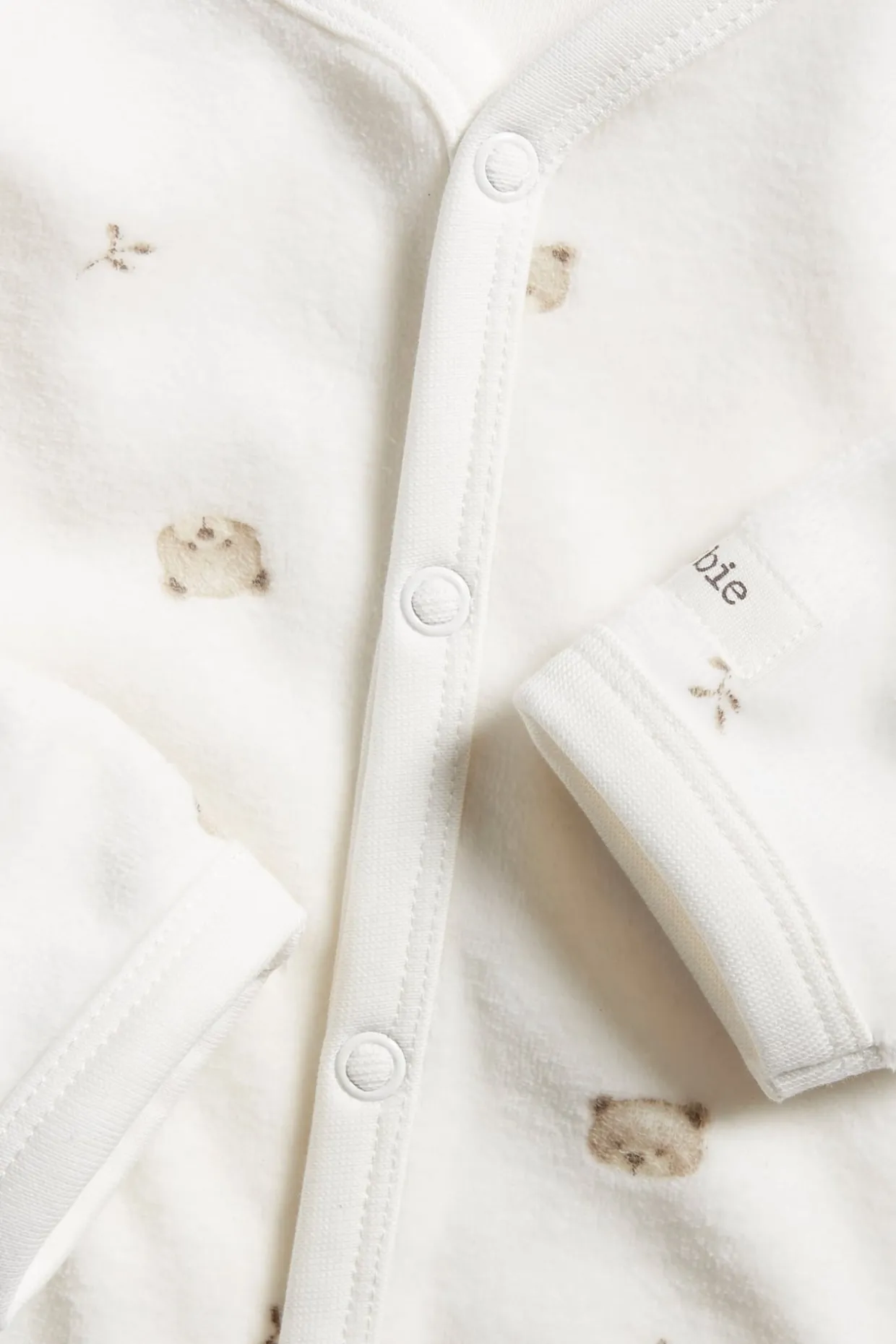 Mønstret pyjamas i velour til baby