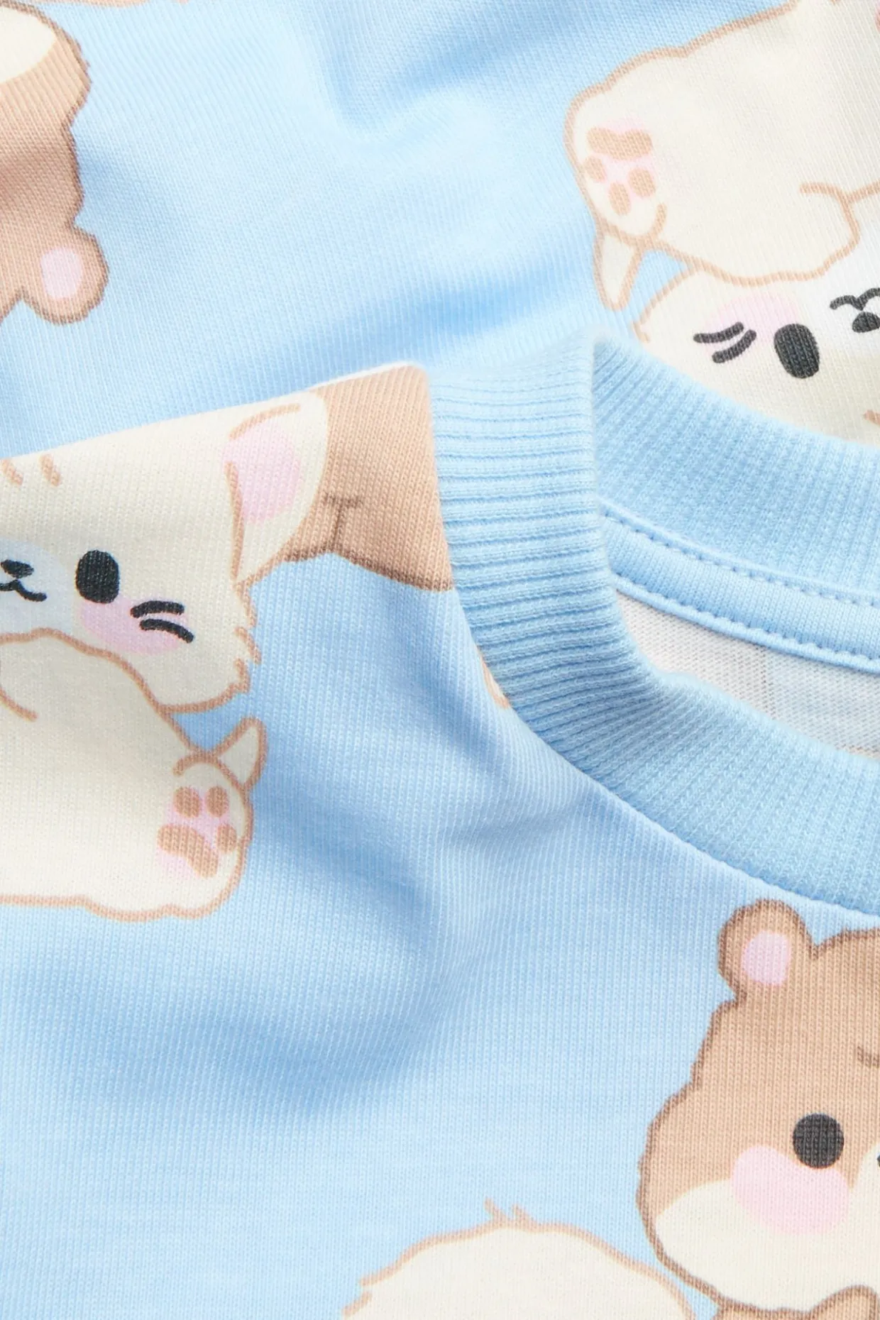 Mønstret sweatshirt med volanger
