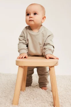 Myk sweatshirt til baby med børstet innside