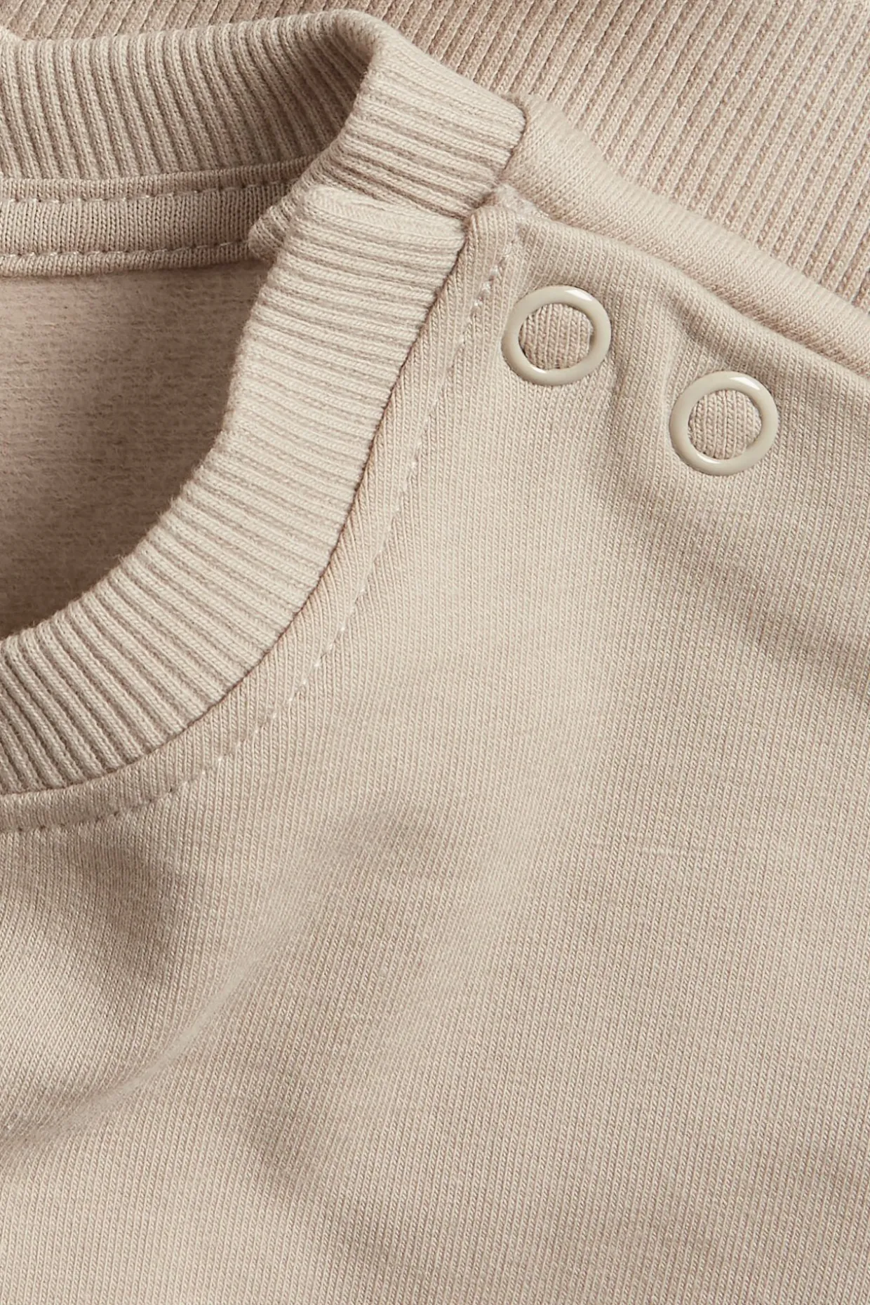 Myk sweatshirt til baby med børstet innside