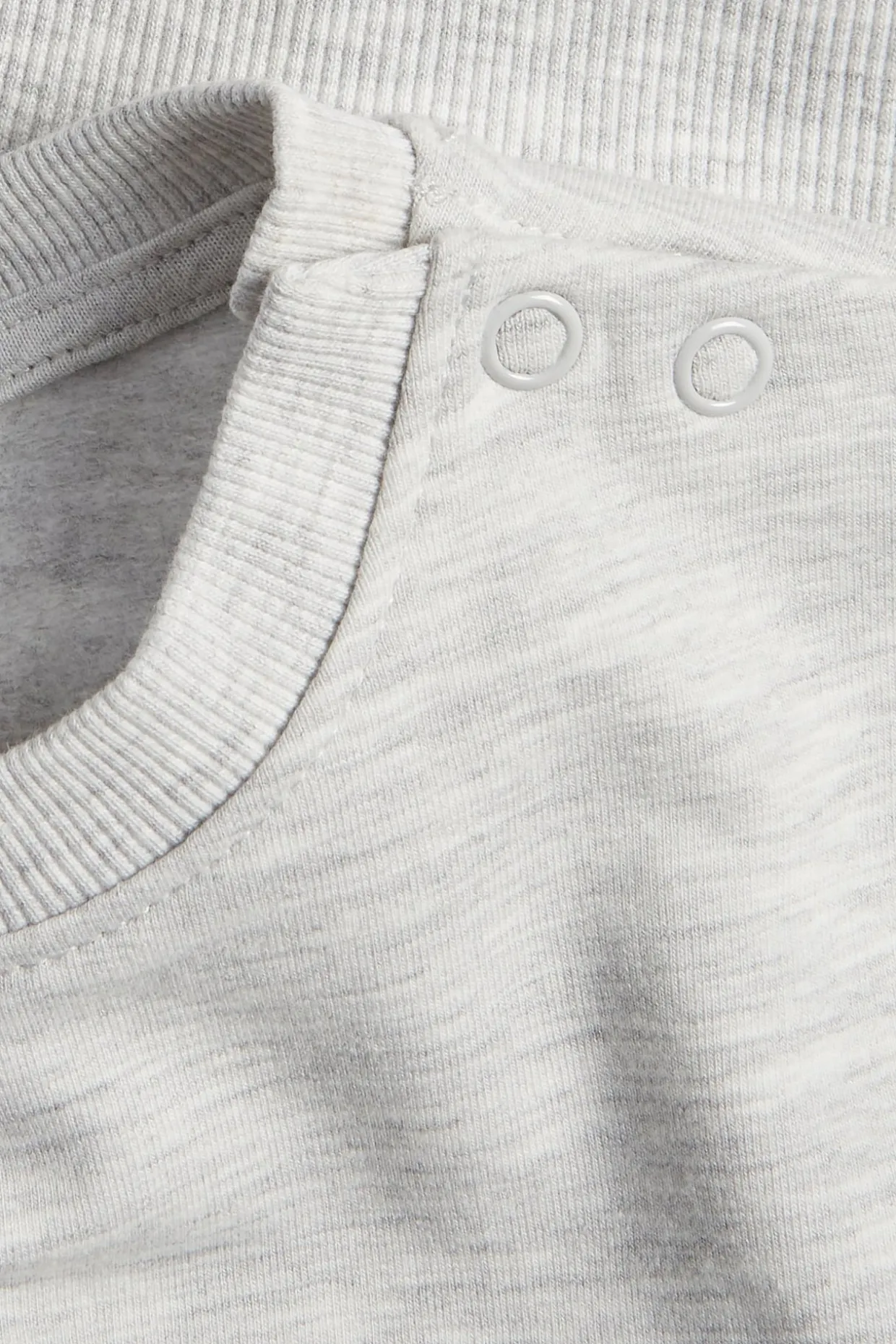 Myk sweatshirt til baby med børstet innside