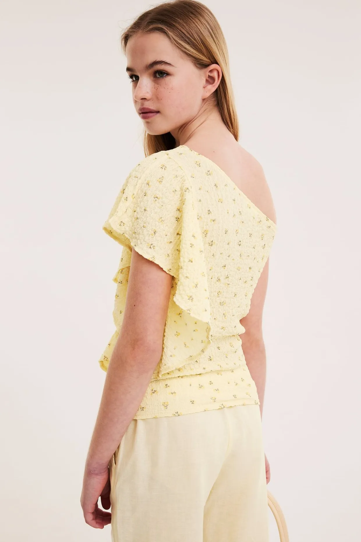 One shoulder-topp med volang