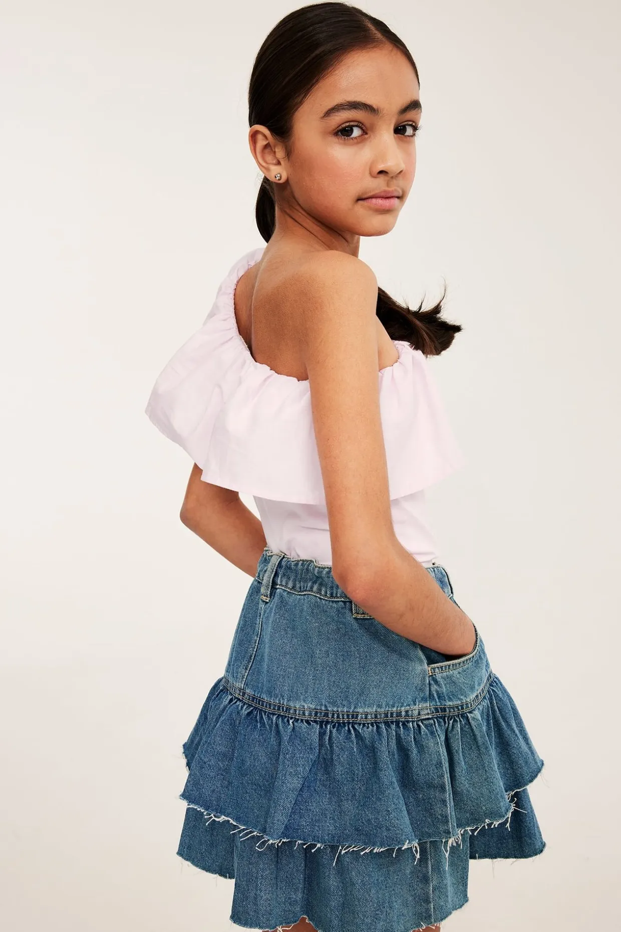 One shoulder volangtopp