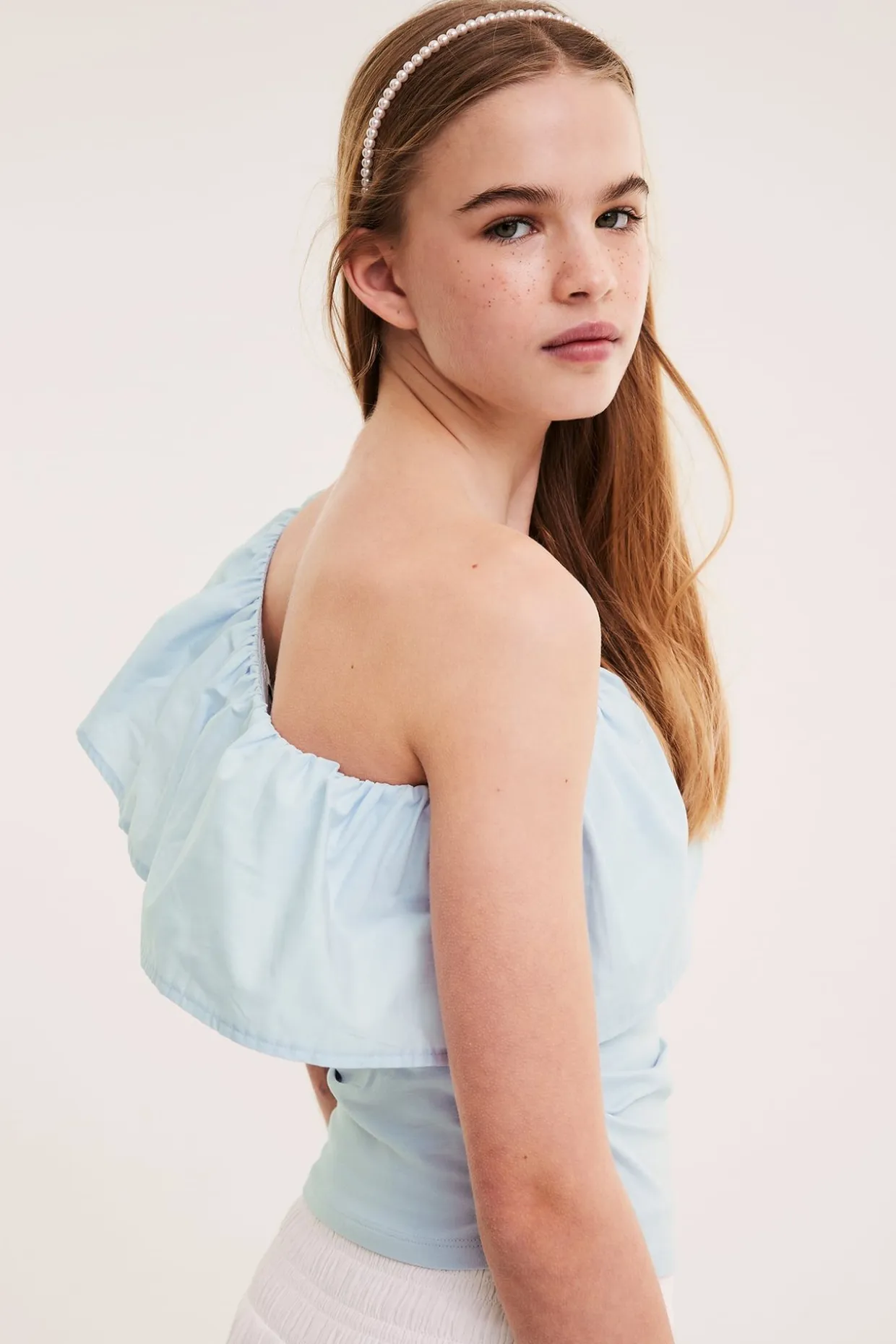 One shoulder volangtopp