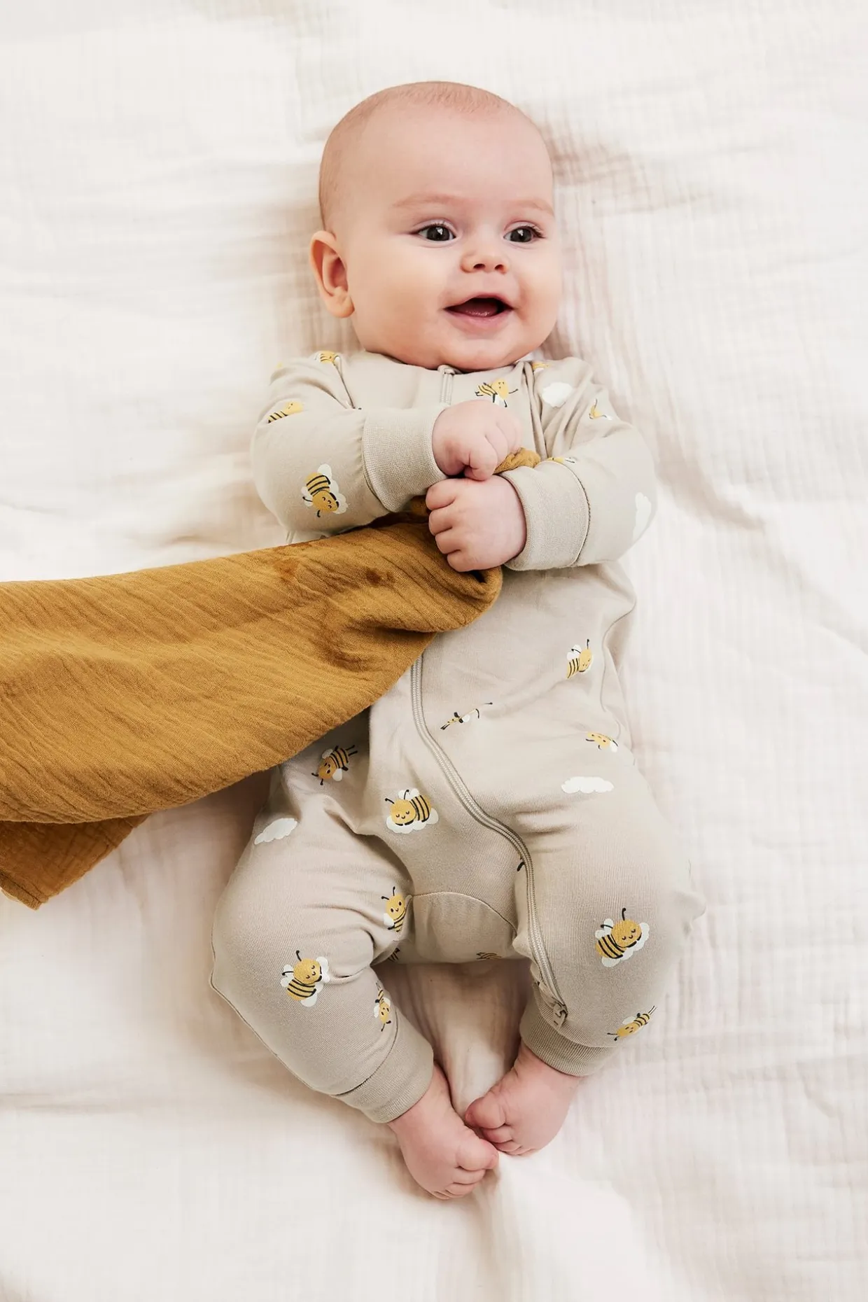 2-pk. pyjamas med biemønster