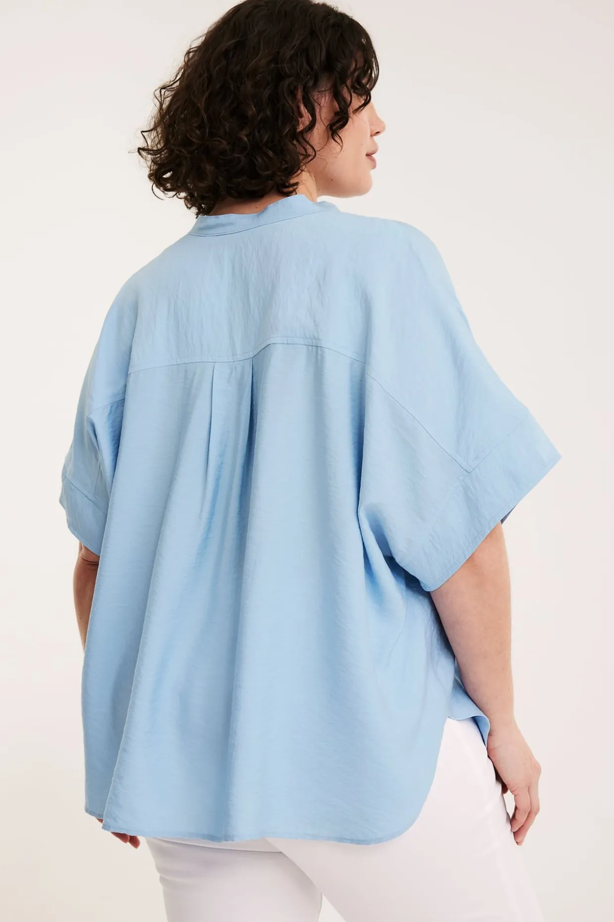 Popover-bluse med korte ermer