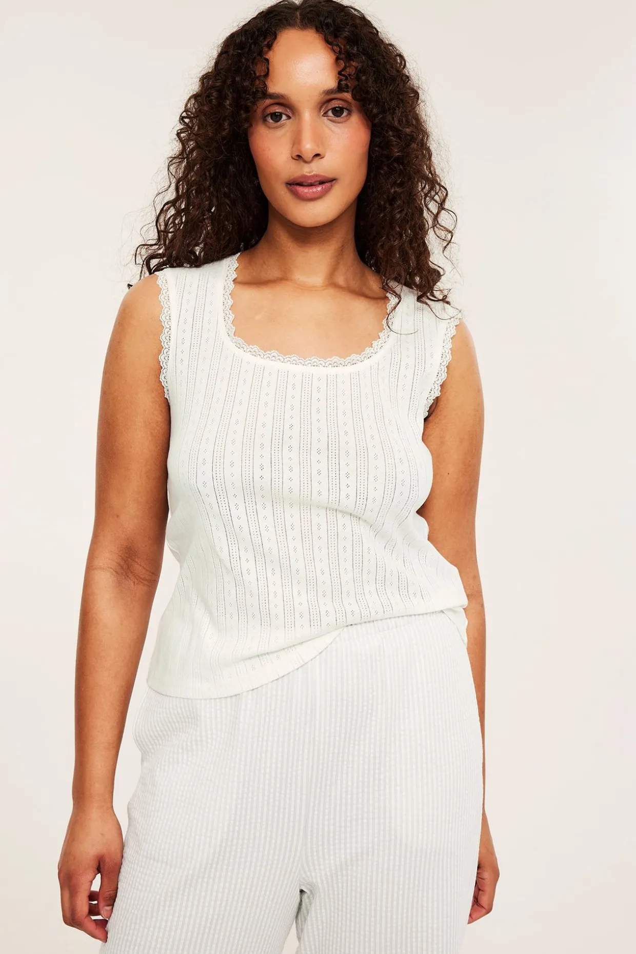 Pyjamaslinne i pointelle