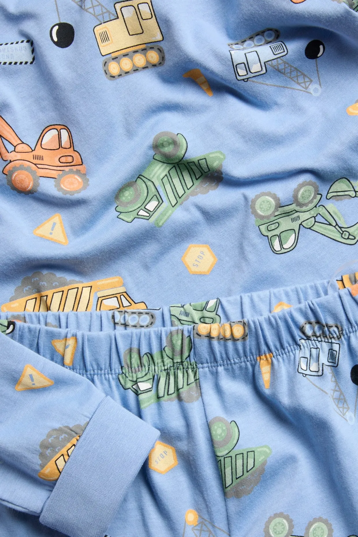 Pyjamas med anleggsmaskiner