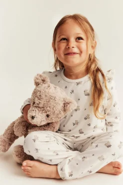 Pyjamas med bamser og roser