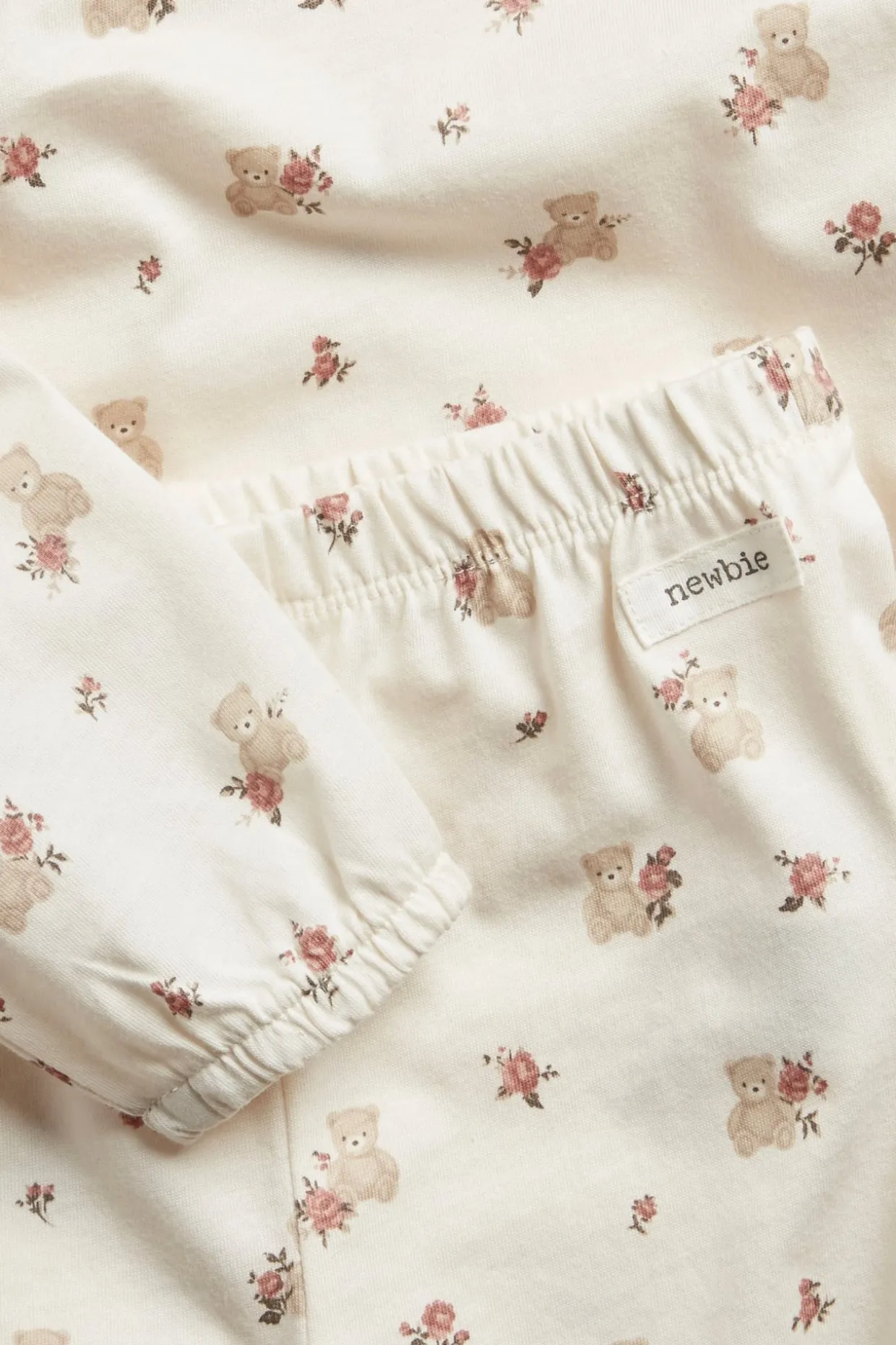 Pyjamas med bamser og roser