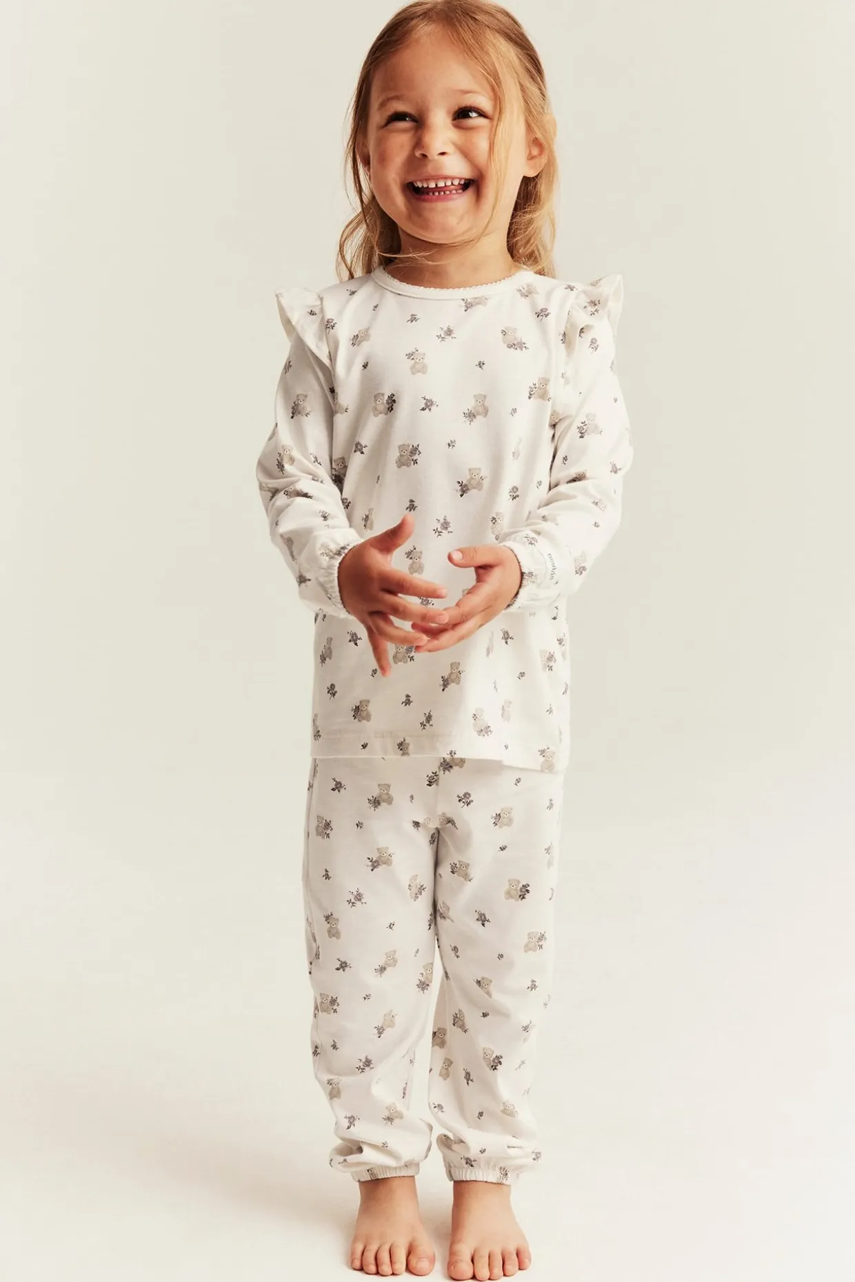 Pyjamas med bamser og roser