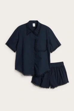 Pyjamas med broderikant