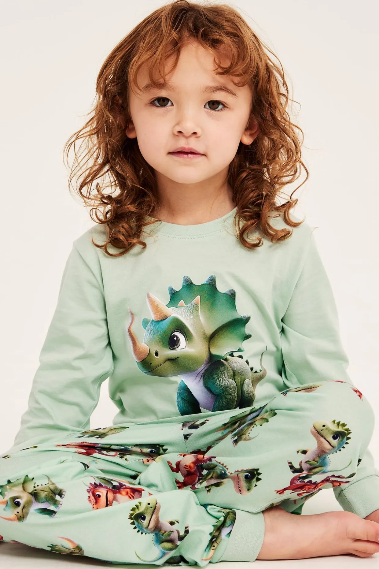 Pyjamas med dinosaurer